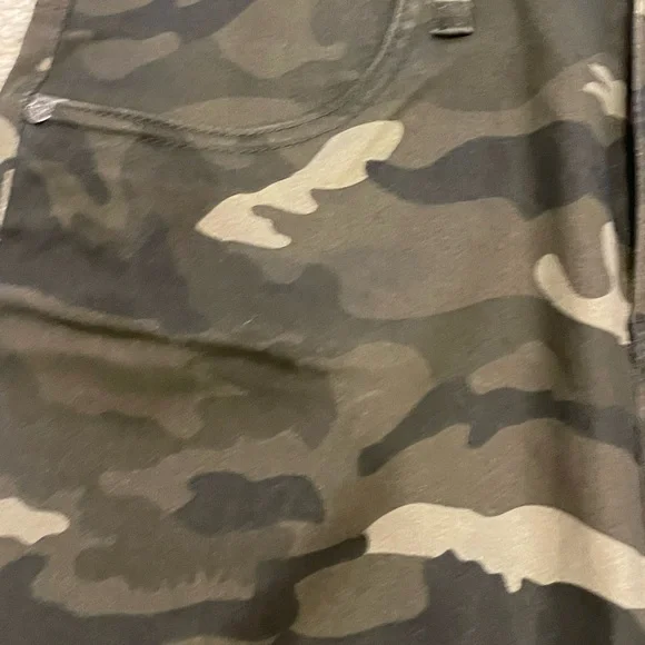 Camouflage Pencil Skirt - Picture 2 of 3